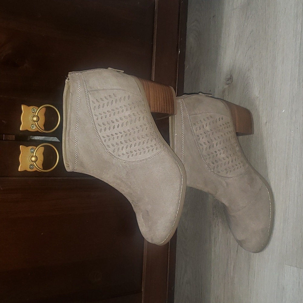 Torrid Grey Lasercut Detail Ankle Boot with Heel Size 11W NWT